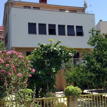 Bozena Apartment *